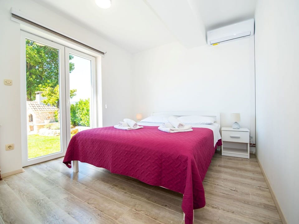 Furniture, Window, Comfort, Wood, Building, Interior Design, Shade, Flooring, Floor
