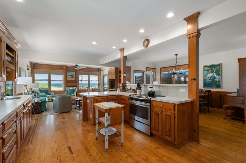 NH340: Gillam Hall | BL Kitchen Area
