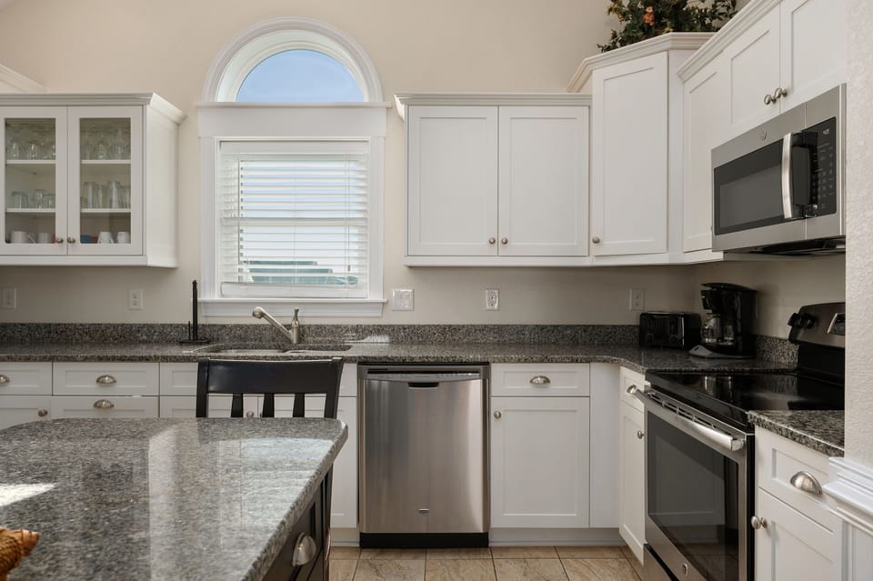 NH187: South Fork Farms 10 | TL Kitchen Area