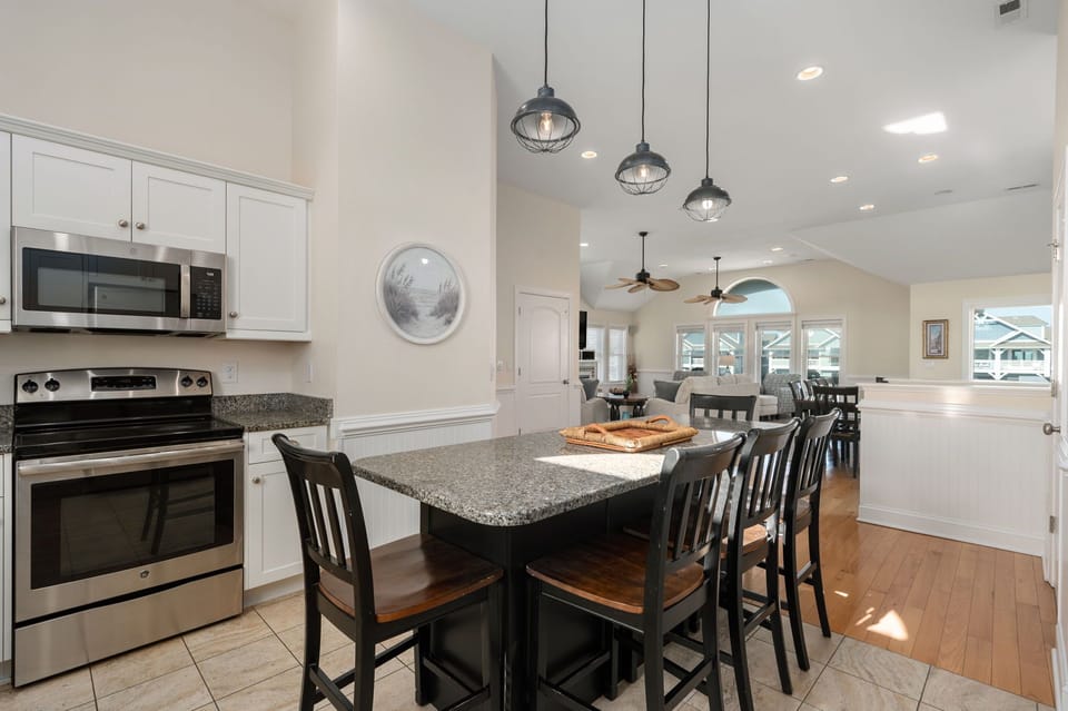 NH187: South Fork Farms 10 | TL Kitchen Area - Island Seating for 4