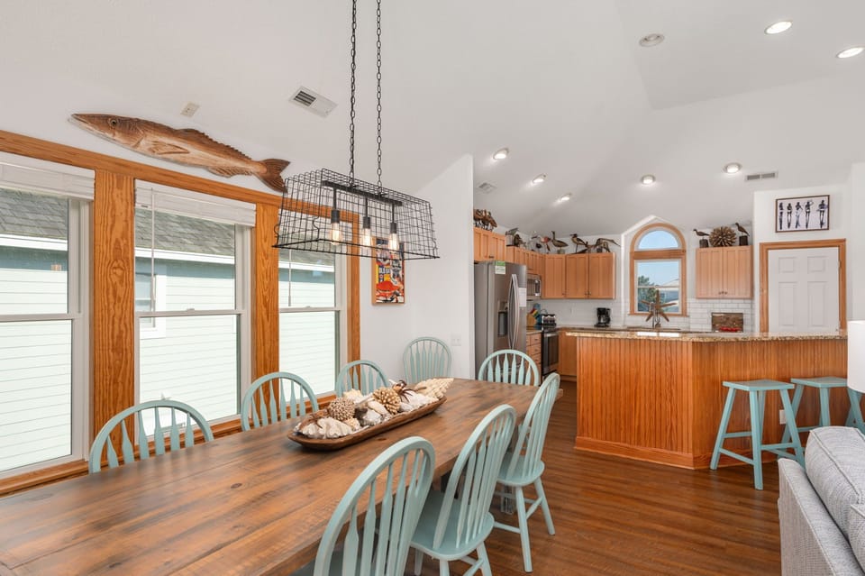 MS19: Sunset Shack | TL Dining Area