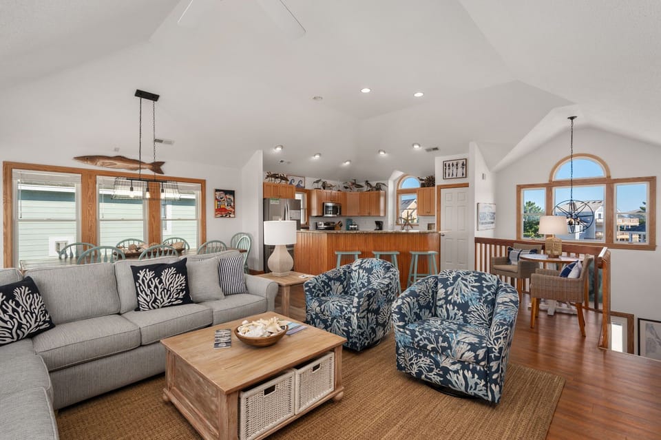 MS19: Sunset Shack | TL Living Area