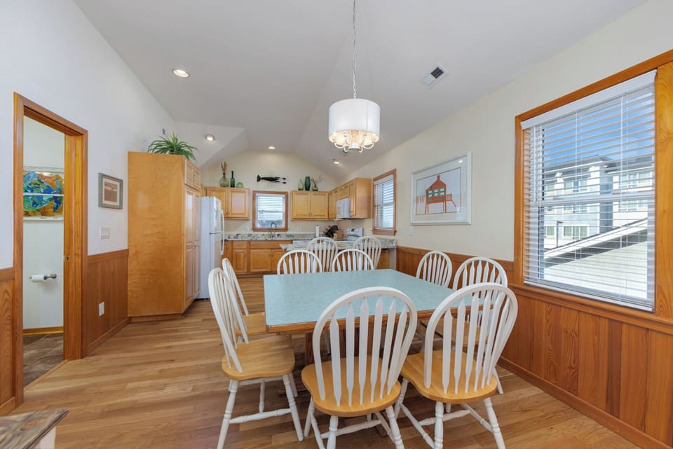 KDH495: McLovin | TL Dining Area