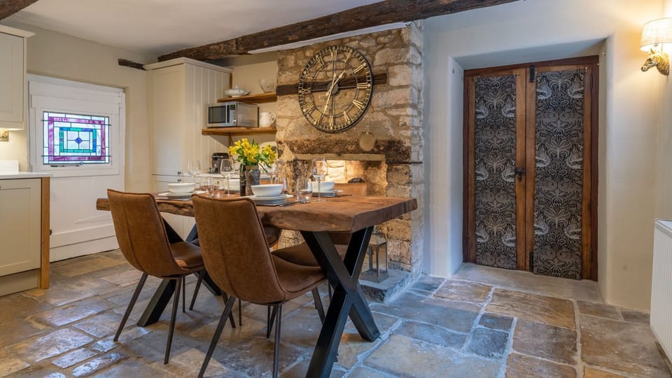 St John the Baptist Church, Farthingdales, Bolthole Retreats