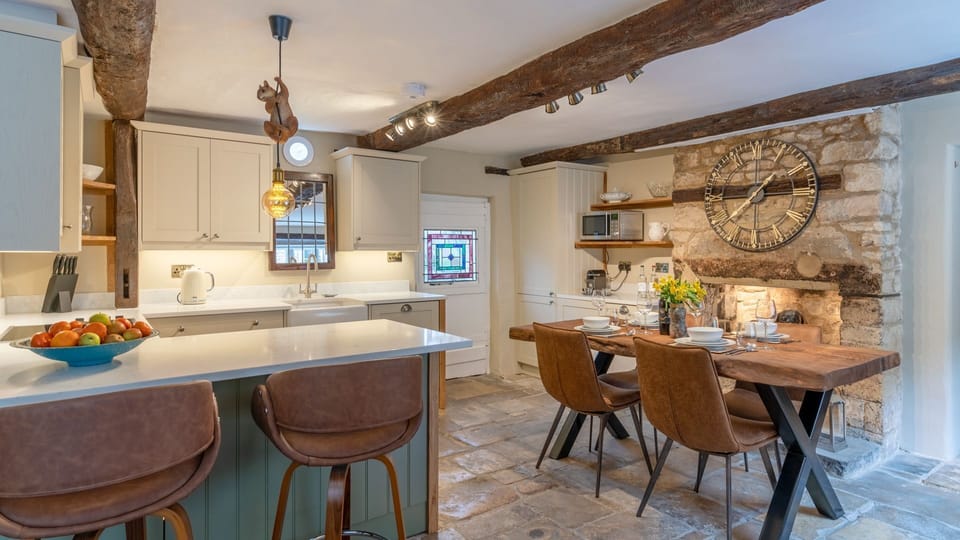 Kitchen-dining area, Farthingdales, Bolthole Retreats