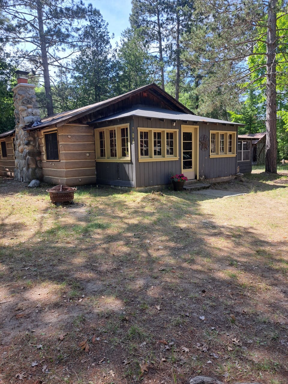 701 E 8th mio....aka BuckWild.    built 1926