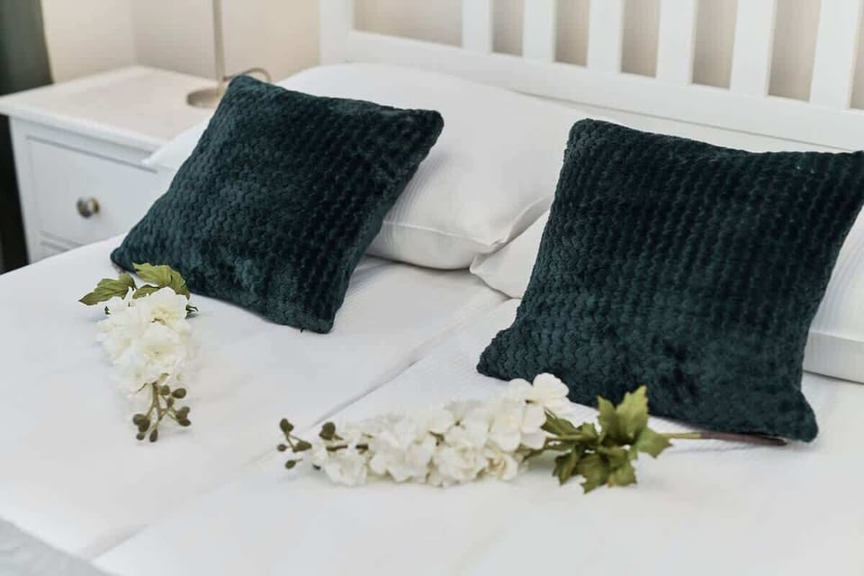 The bedroom featuring a functional double bed.