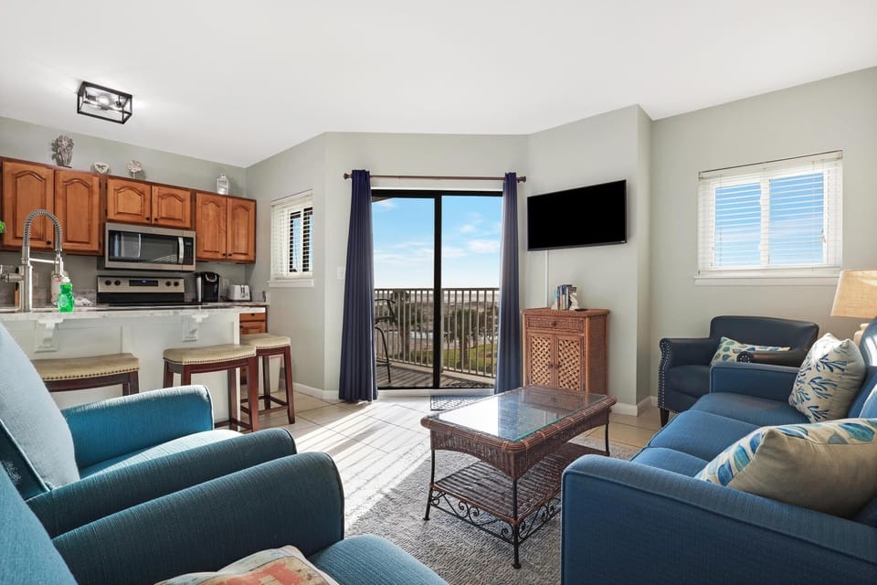 Open Living Area - This spacious 2 Bedroom, 2 Bathroom unit offers an open concept design. Whether you are enjoying the beachside views, preparing your meals, or relaxing on the sofa, you can spend quality time with each member of your group.