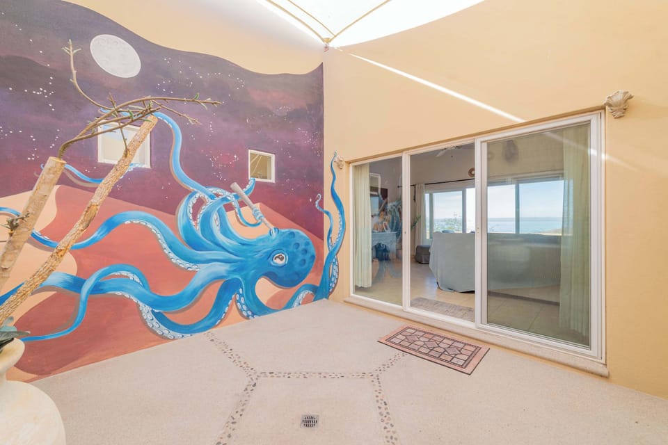 The fabulous entrance to your fabulous vacation in La Paz!