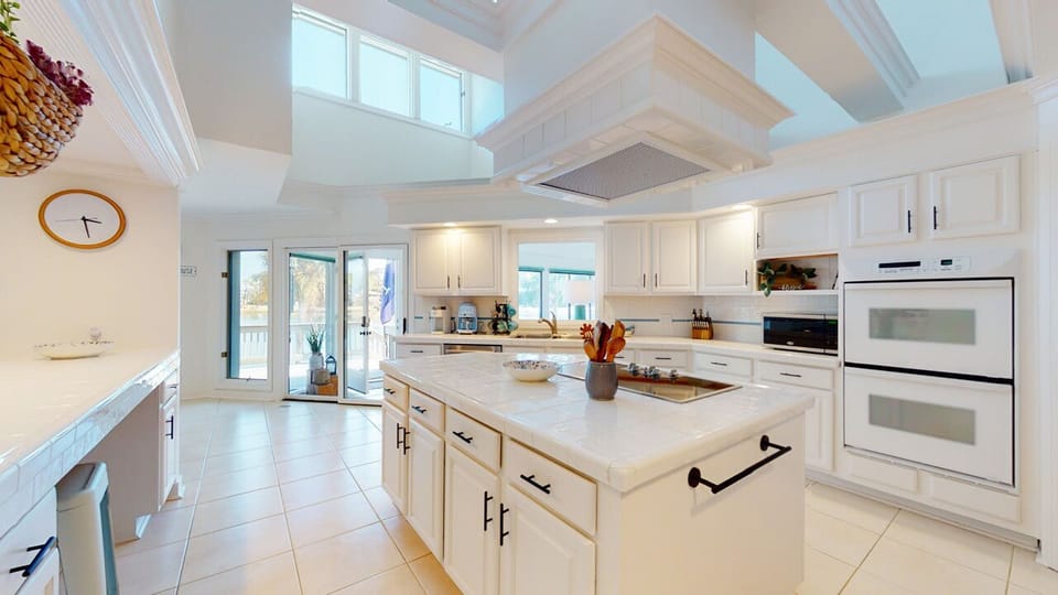 Large Kitchen with Ample Space