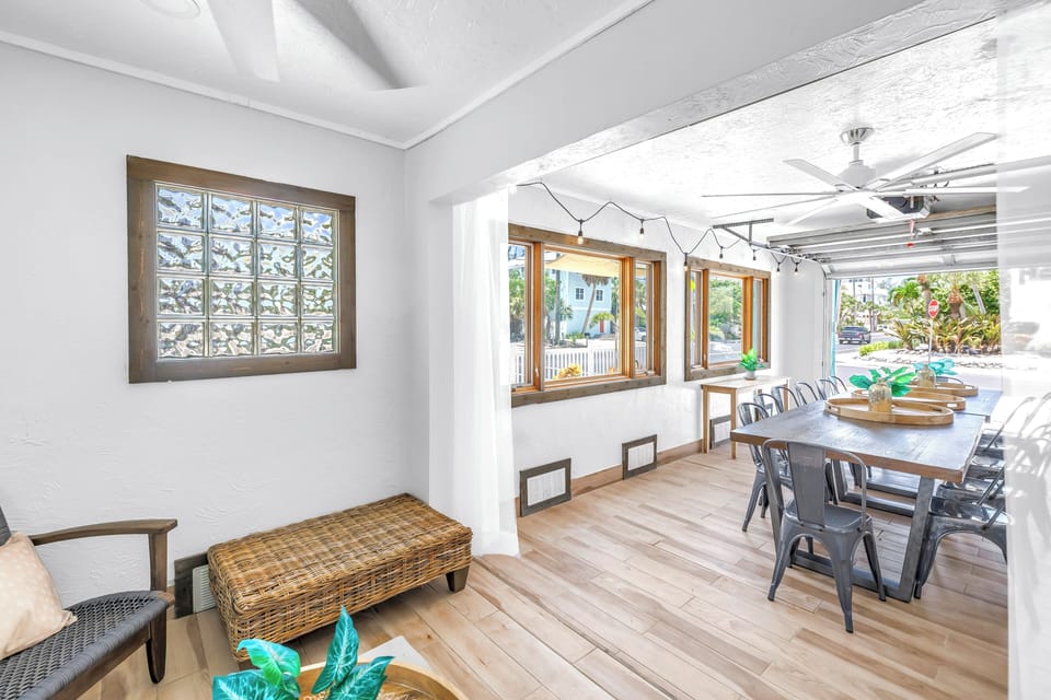 Coffee nook leading to dining area for up to 20.