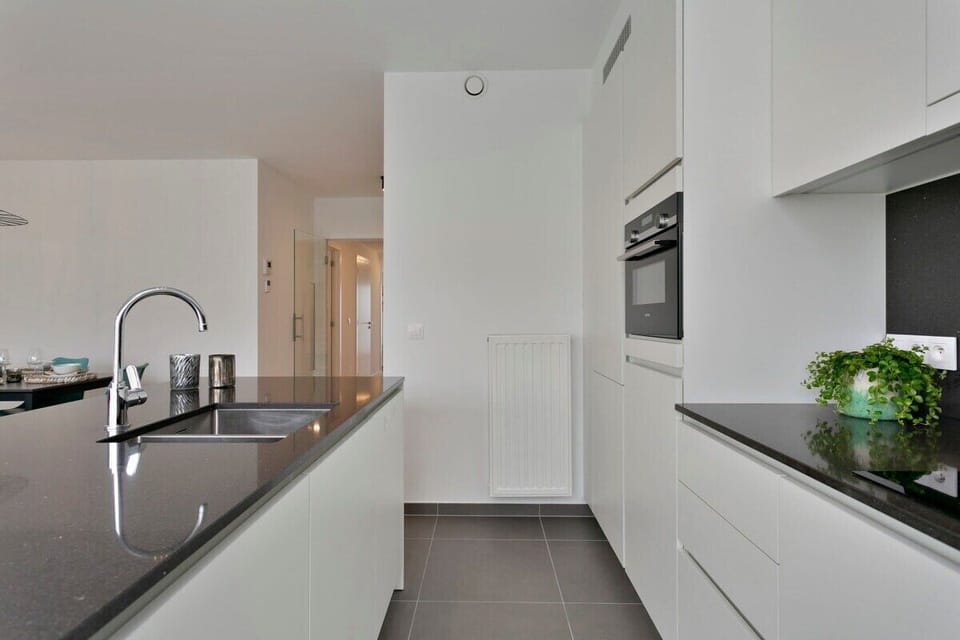 Modern, open plan kitchen (fully equipped)