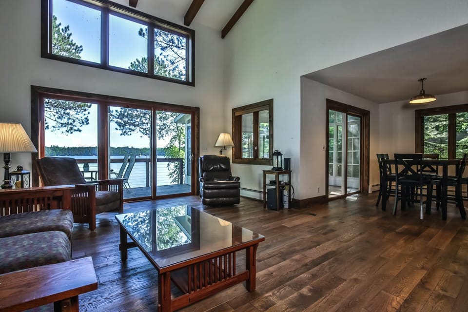 Main Floor Living Room (1)