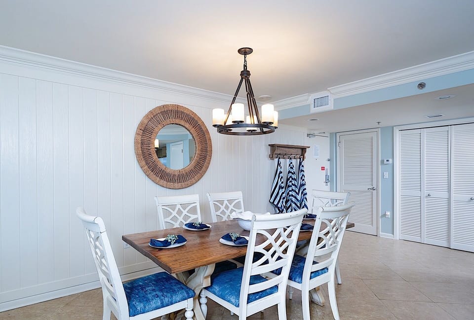The dining room features seating for 6