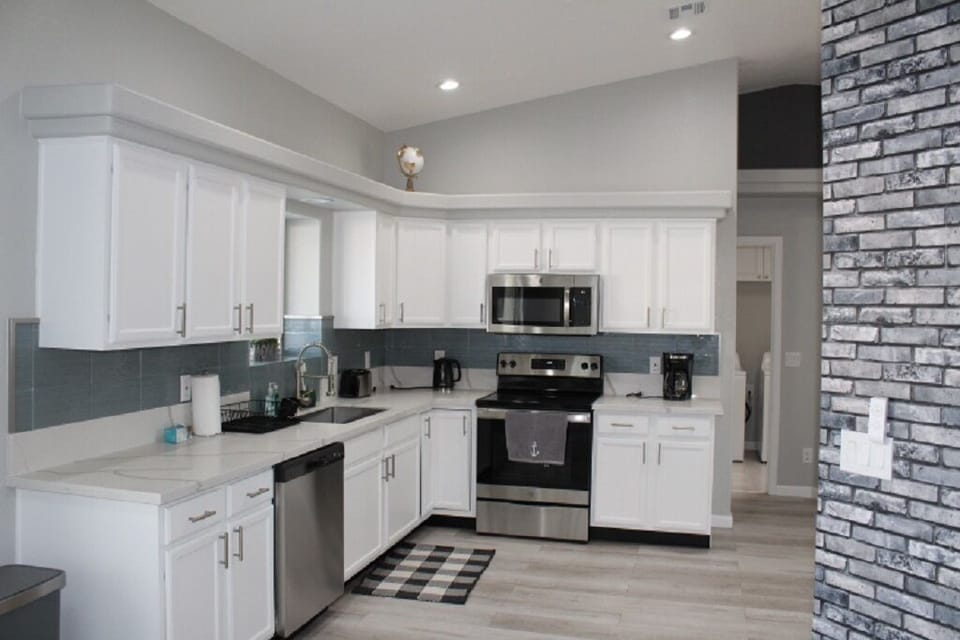 Spacious kitchen 