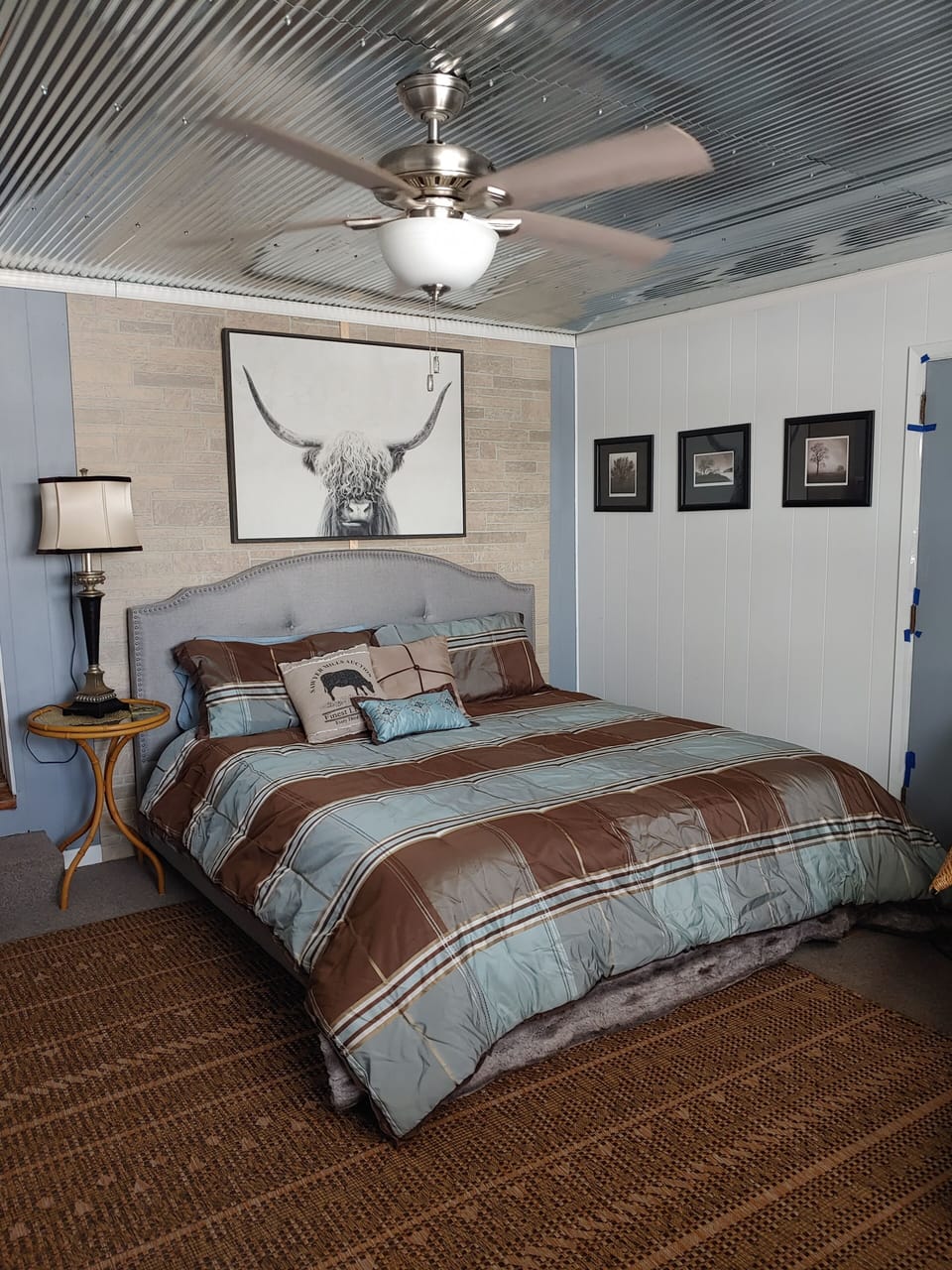 1st Bedroom: "Office Bedroom" King Bed, Built in Desk, Antenna &DVD Player, Roku