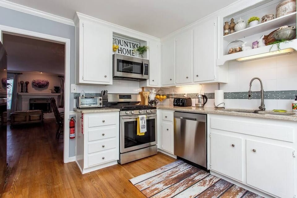 Granite counter tops and a gas grill for cooking!