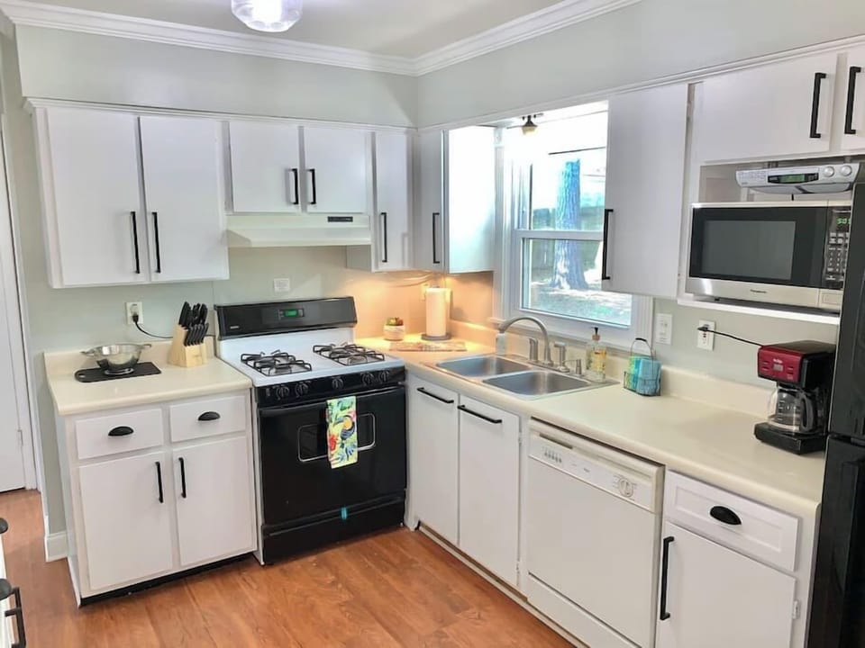 Kitchen complete with all the basic cooking needs for a great stay!