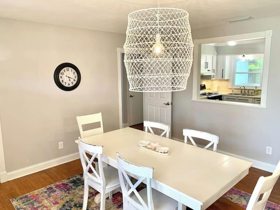 Cook and easily pass through food to dining room area.