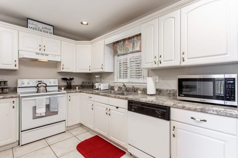 Complete with Dishwasher, Microwave and cooking pots and pans, etc.