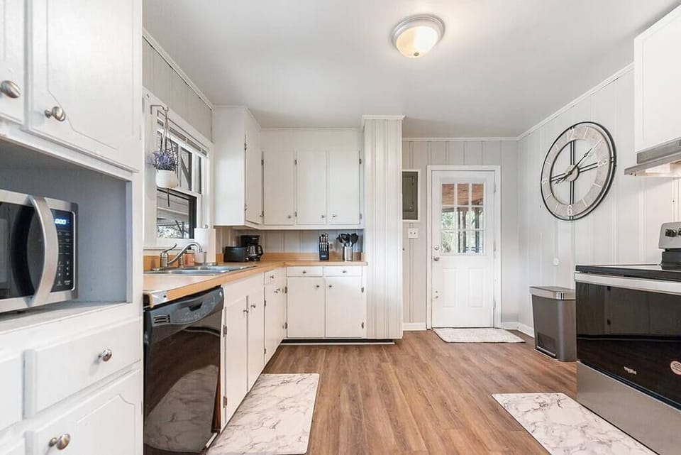 Fully equipped kitchen for all of your cooking needs!