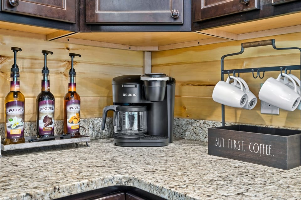 Combo coffee maker (single serve or large drip pot)