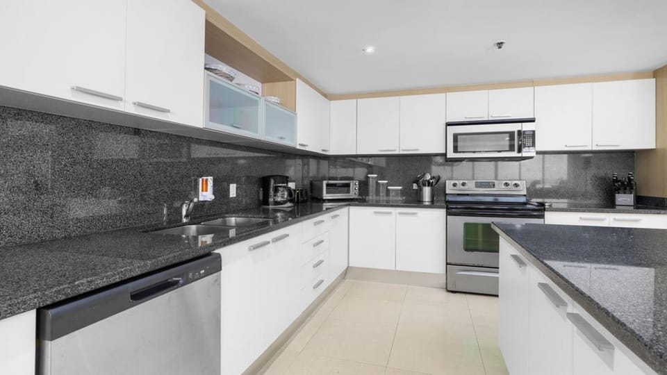 Cook like at home in a full kitchen equipped with sleek, modern appliances, everything you need for a comfortable and convenient stay.