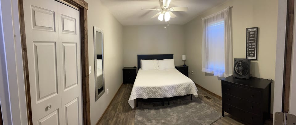 3rd bedroom with queen bed.