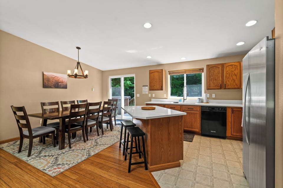 Seating for 9 with a cozy dining table and bar stools—gather everyone! 