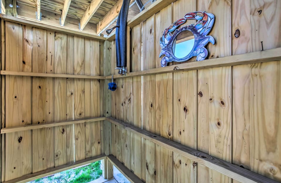 House Exterior | Outdoor Shower