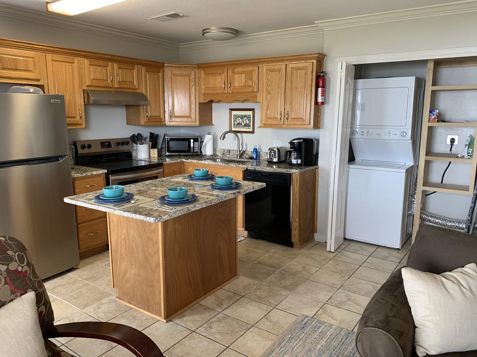 kitchen with everything you need including dishwasher & laundry