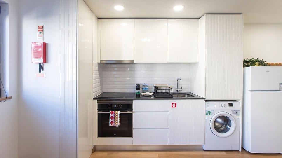 Kitchenette with all the key amenities you need to prepare a homemade meal  #porto #airbnb #lovelystay