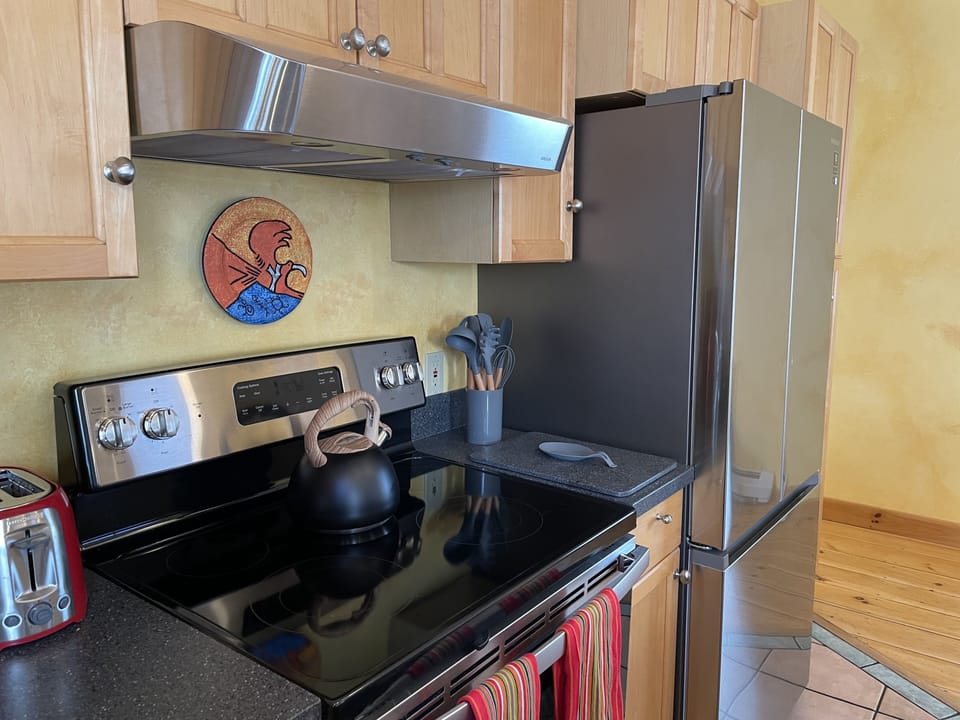 Fully appointed kitchen with new applicances