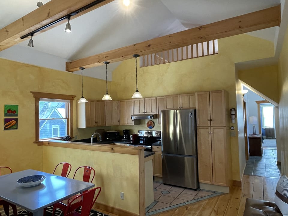 Kitchen & Dining 