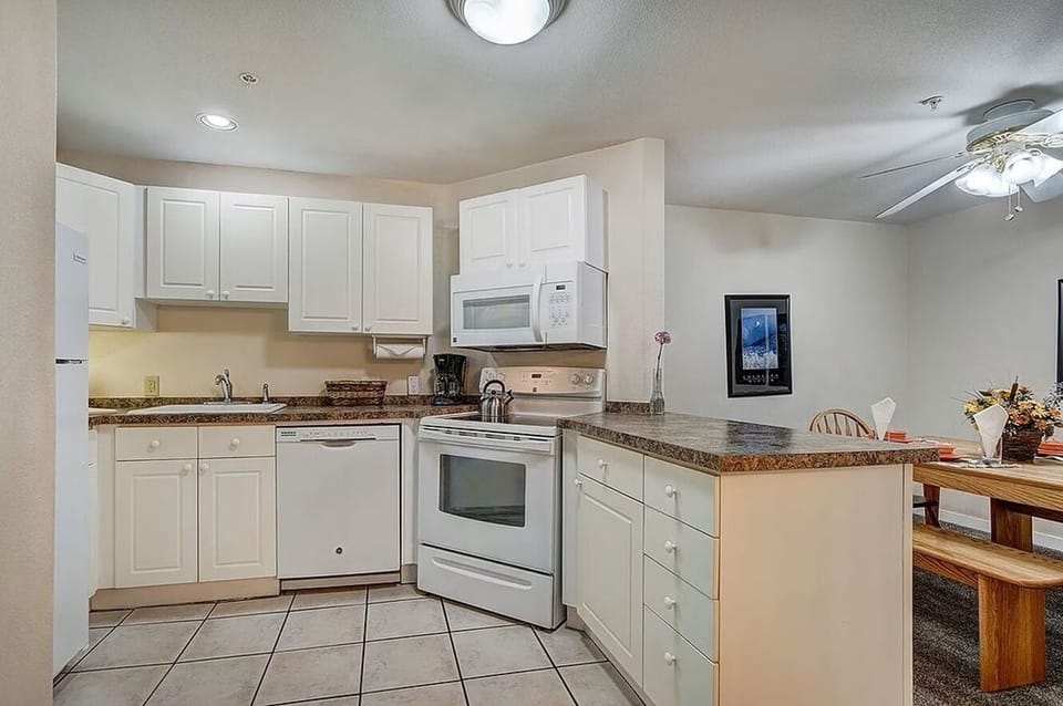 Fully equipped kitchen. 