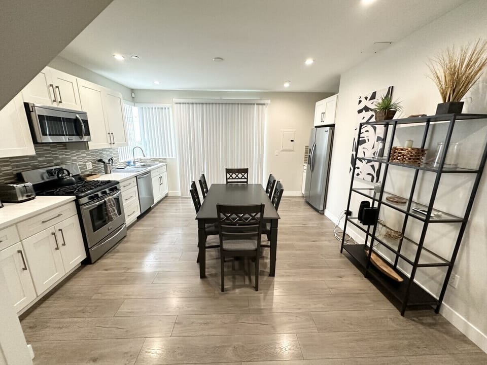 1st Floor Dine-in Kitchen