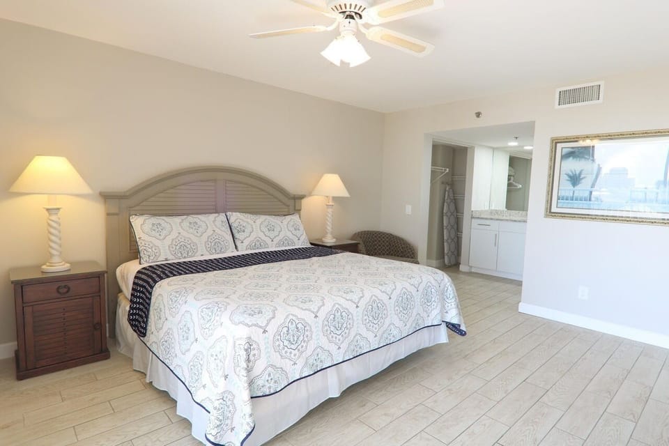 Master Bedroom - King bed, access to balcony
