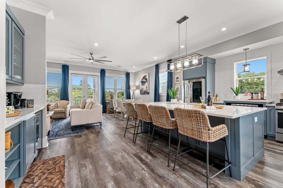 Kitchen, coffee bar up
