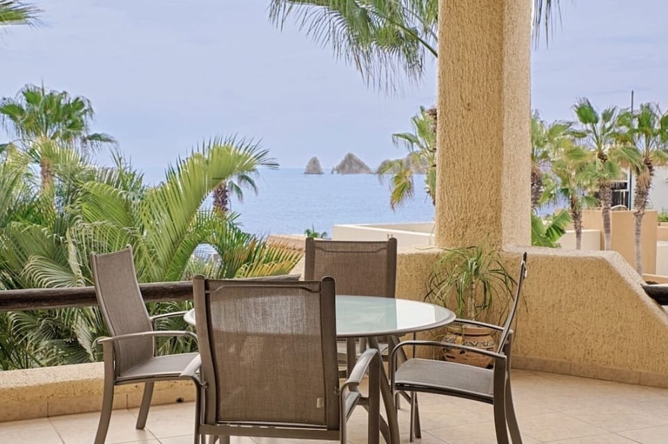 Enjoy breakfast, lunch, dinner al fresco