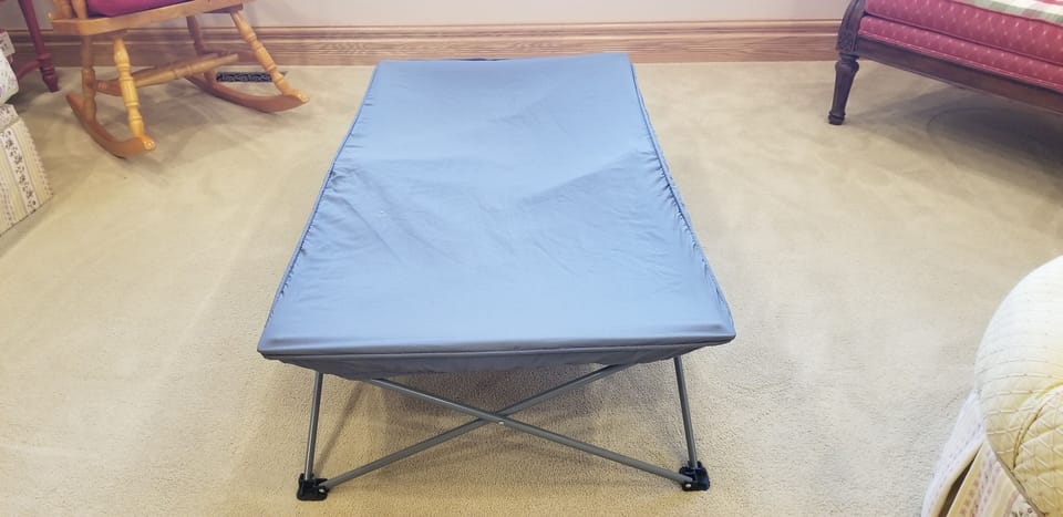 This child's cot is available to guests.