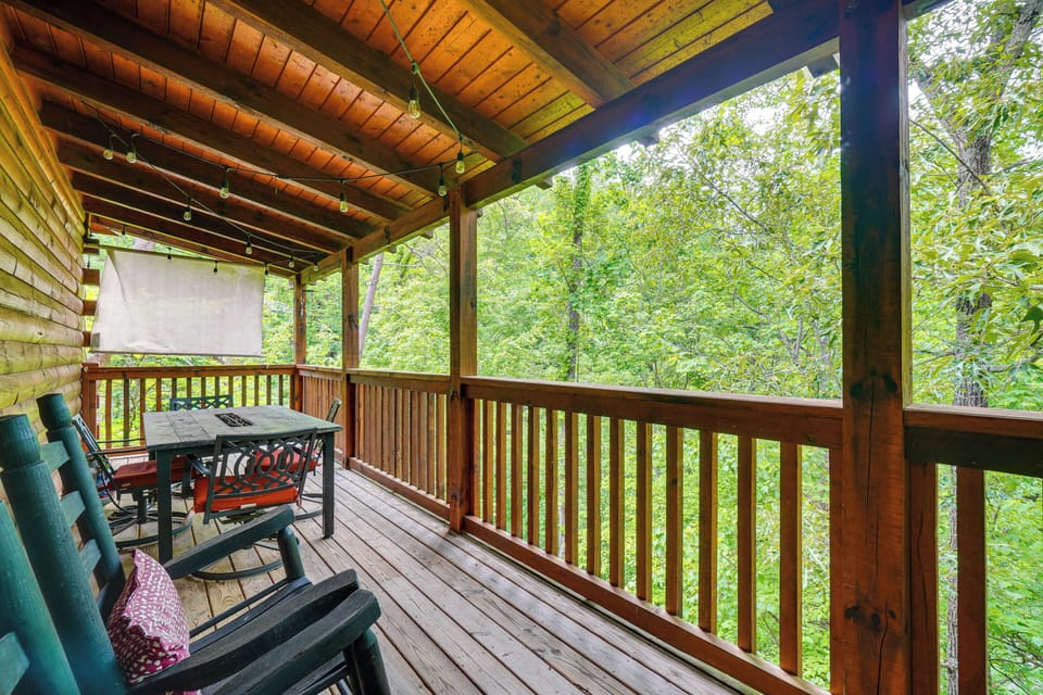 Covered Deck | Outdoor Dining Area