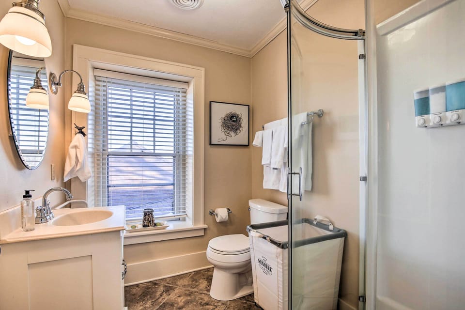 Full Bathroom | 2nd Floor