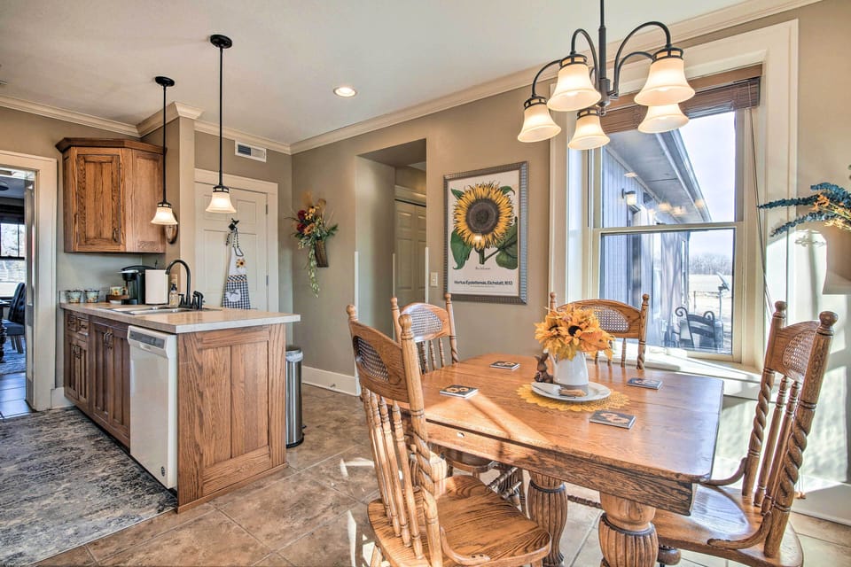 Dining Area | Kitchen