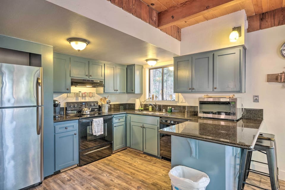 Kitchen | Keurig Coffee Maker | Complimentary Spices