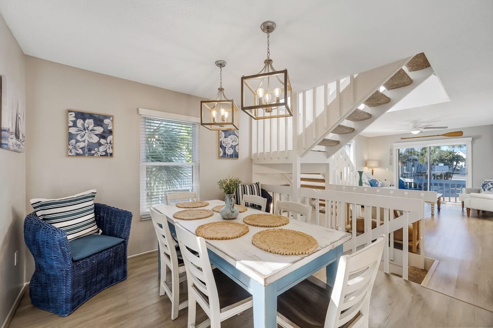 Dining area for 6