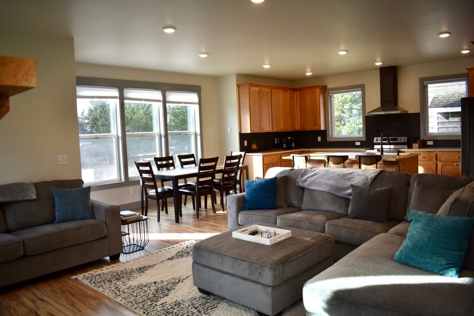 from living area, looking towards dining & kitchen