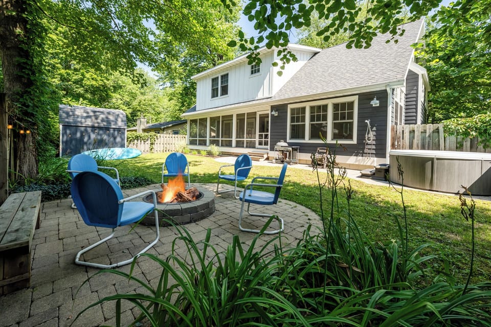 New Hot Tub & Firepit!