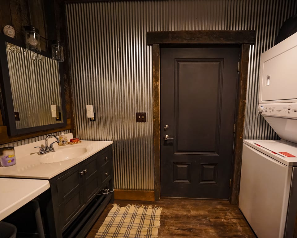 Shower house with washer/dryer (2)