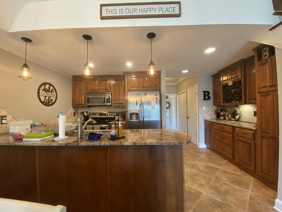 Full kitchen