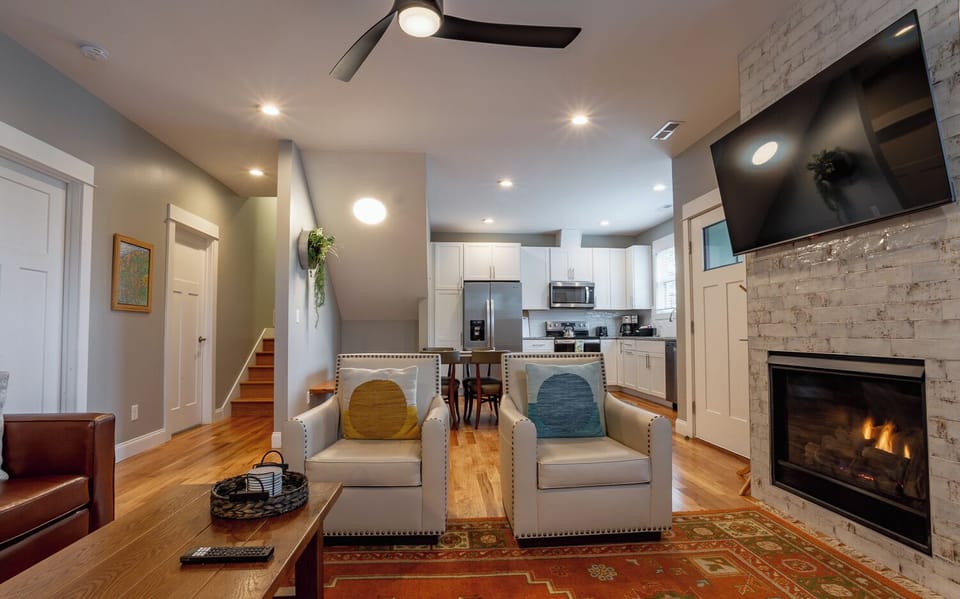 Living Room w/ Smart TV & Gas Logs